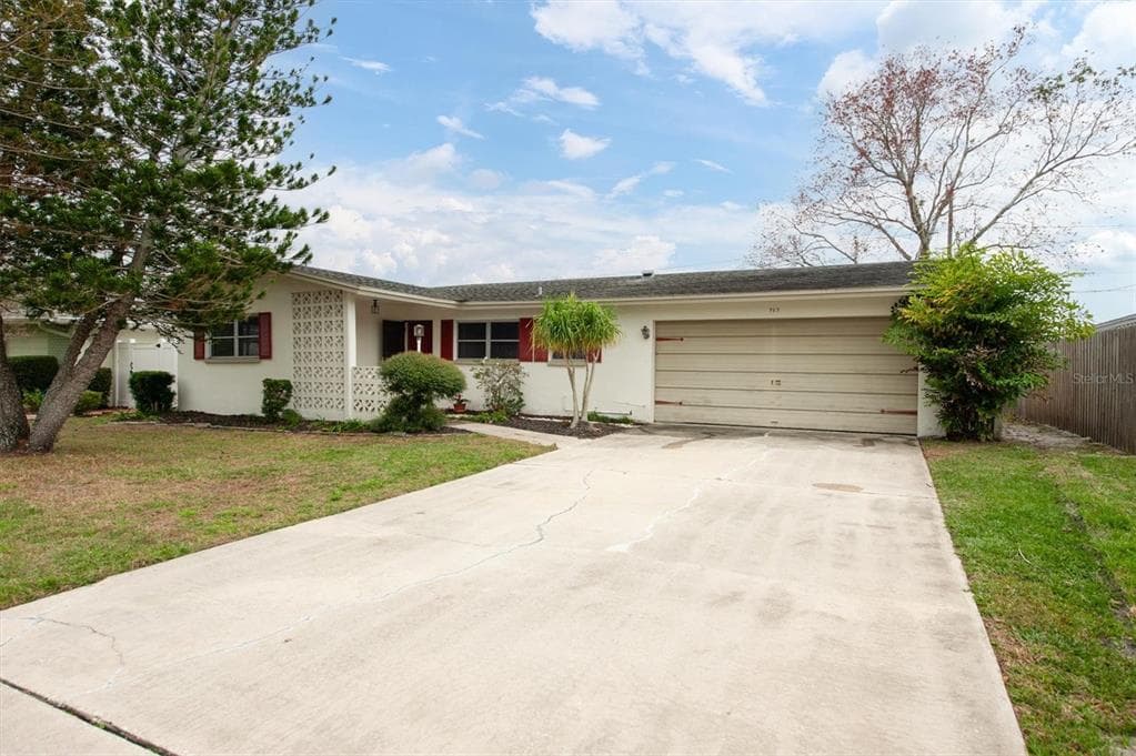 989 7TH AVENUE NE LARGO, FL 33770
