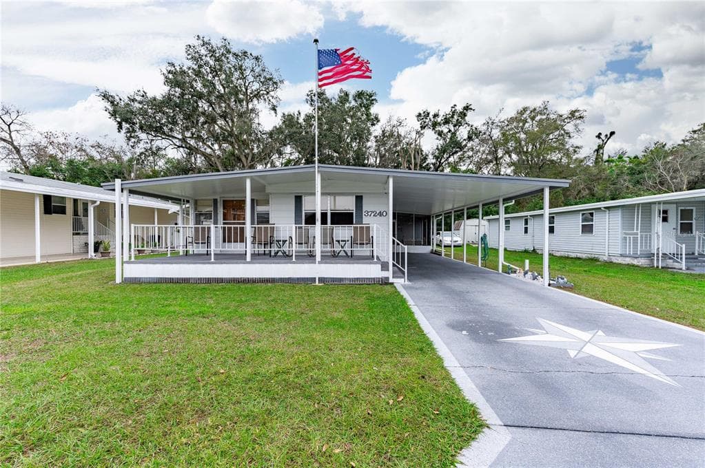 37240 LOIS AVENUE ZEPHYRHILLS, FL 33542