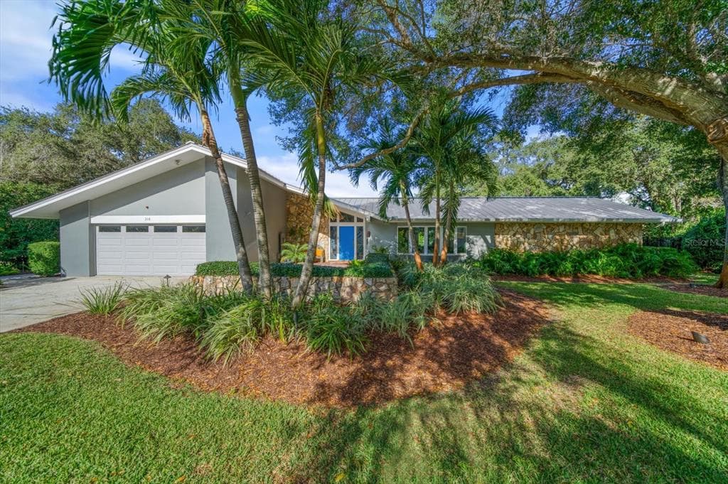 316 EASTLEIGH DRIVE BELLEAIR, FL 33756