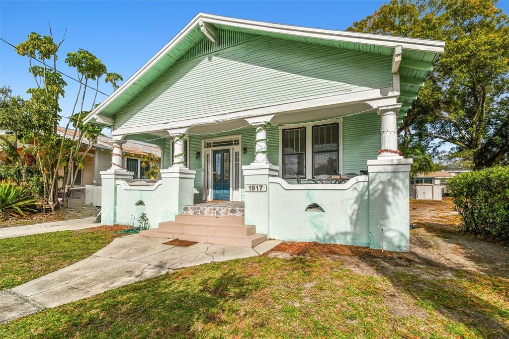 1917 W LEMON STREET