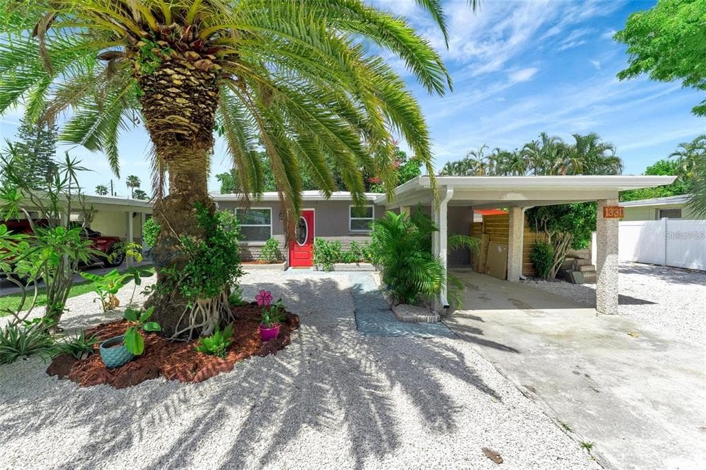 13311 2ND STREET E UNIT 1 MADEIRA BEACH, FL 33708