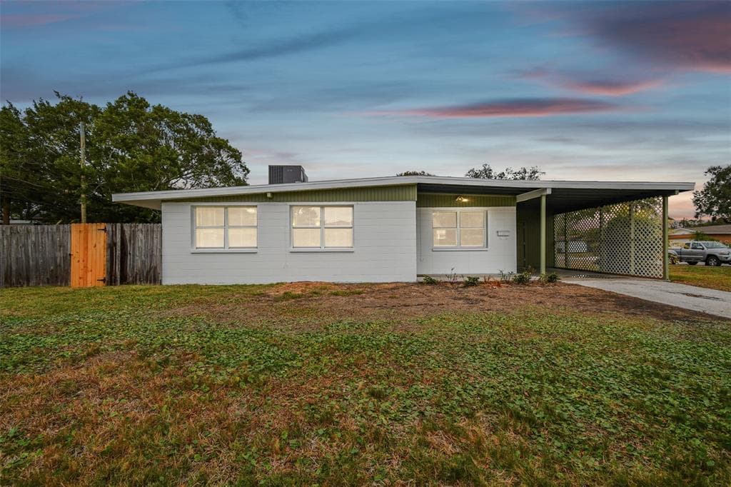 3900 HELENA STREET NE ST PETERSBURG, FL 33703