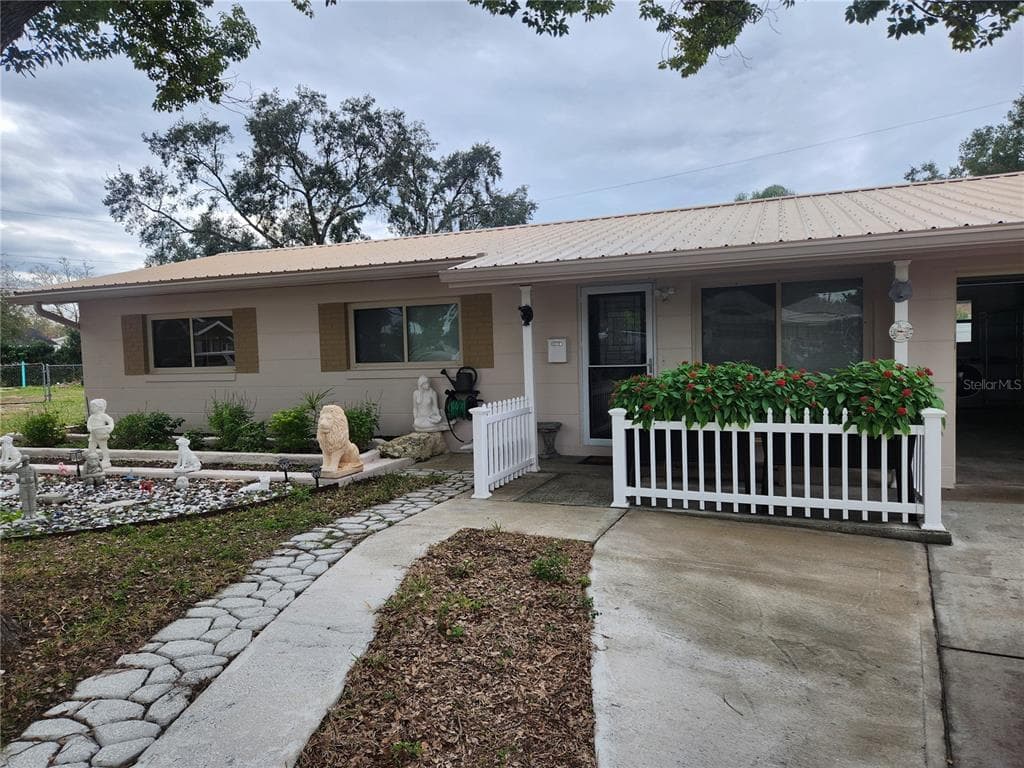 205 CRANBERRY LANE BRANDON, FL 33510