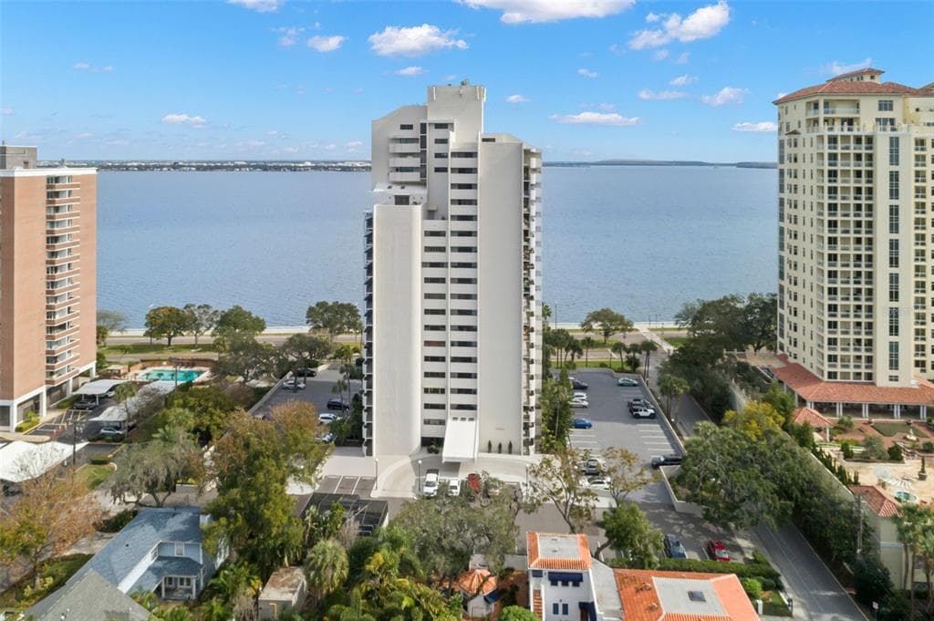 4141 BAYSHORE BOULEVARD UNIT 1404 TAMPA, FL 33611