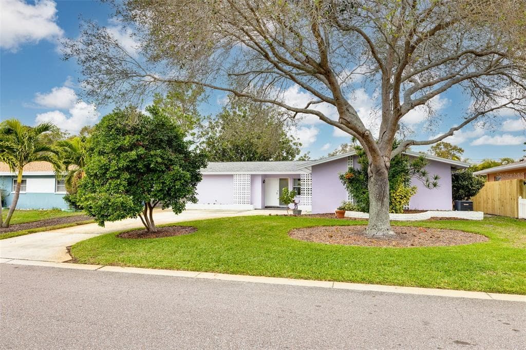13751 ANTIGUA DRIVE SEMINOLE, FL 33776