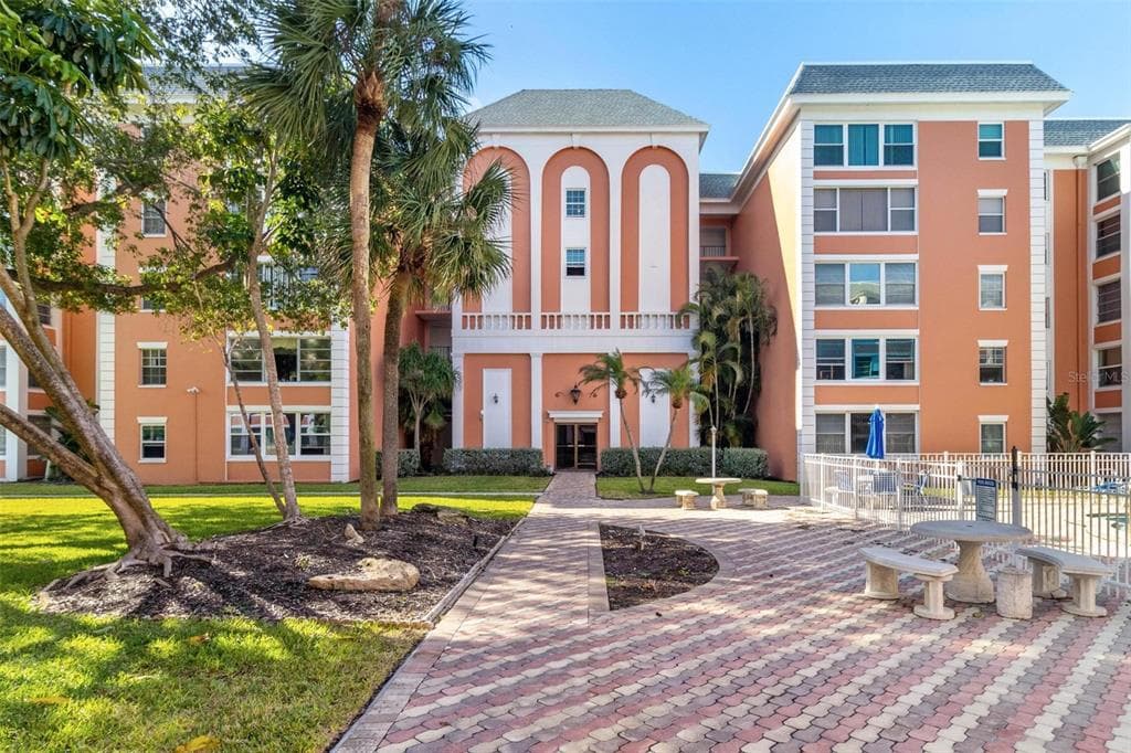 6960 20TH AVENUE N UNIT 409 ST PETERSBURG, FL 33710