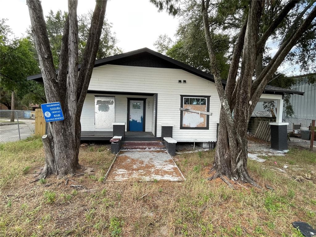 207 E VIRGINIA AVENUE TAMPA, FL 33603