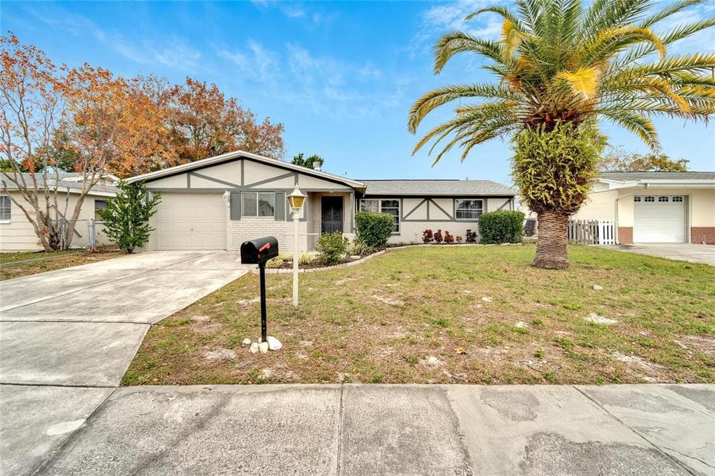 7221 IVANHOE DRIVE PORT RICHEY, FL 34668