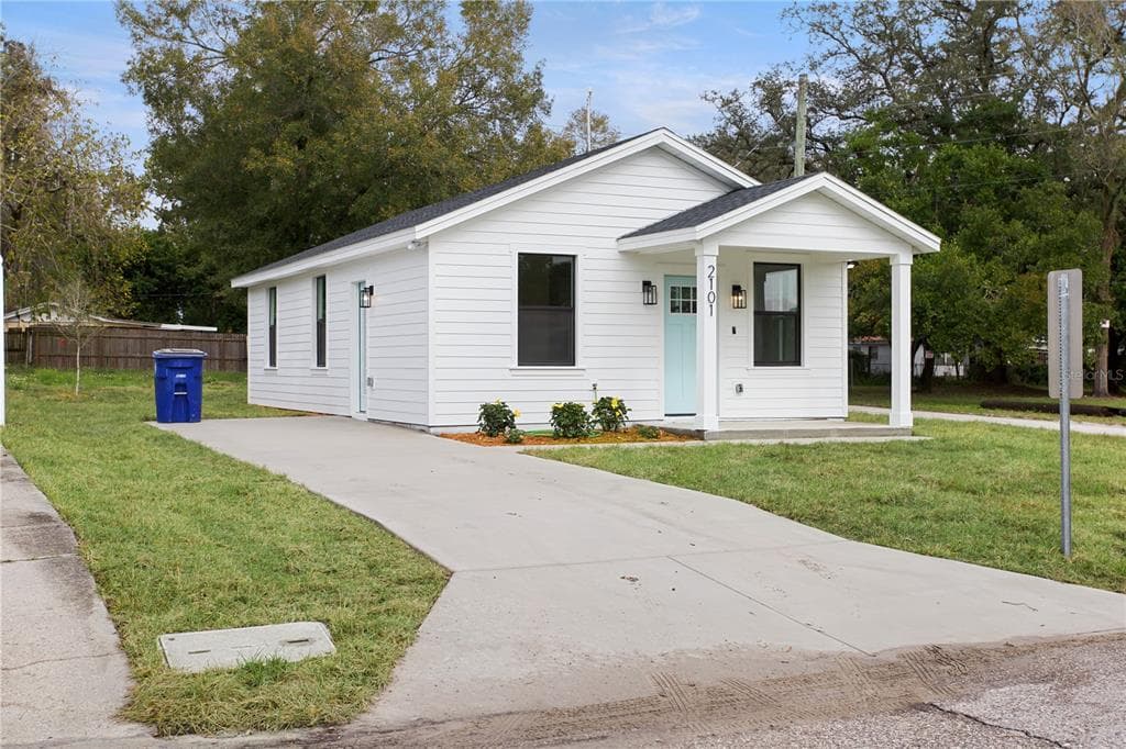 2101 W OKALOOSA AVENUE TAMPA, FL 33604