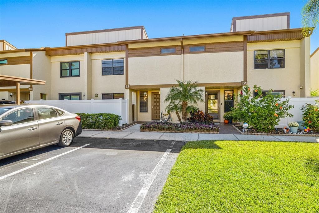 9209 SEMINOLE BOULEVARD UNIT 32 SEMINOLE, FL 33772