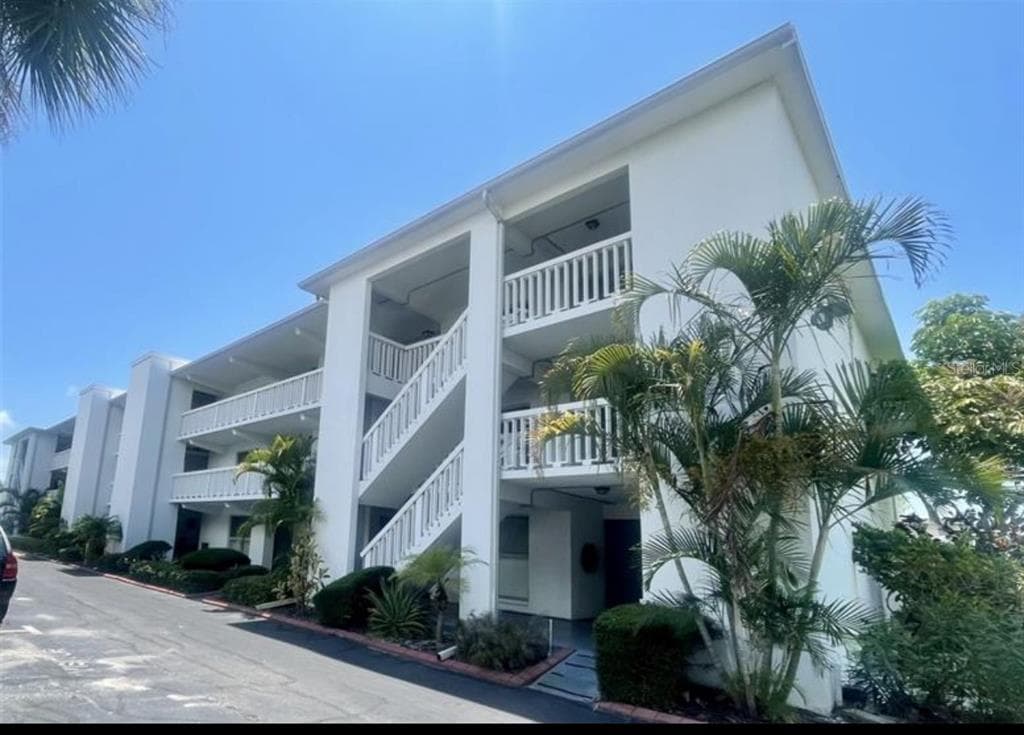 2944 W BAY DRIVE UNIT 205 BELLEAIR BLUFFS, FL 33770