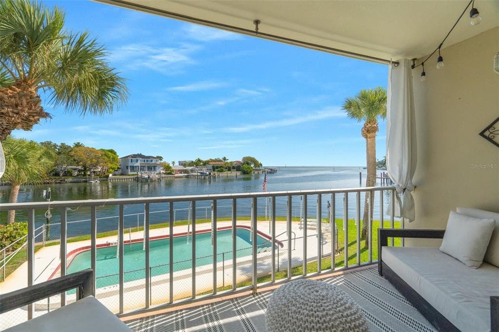 1361 SNELL ISLE BOULEVARD NE UNIT 6 ST PETERSBURG, FL 33704
