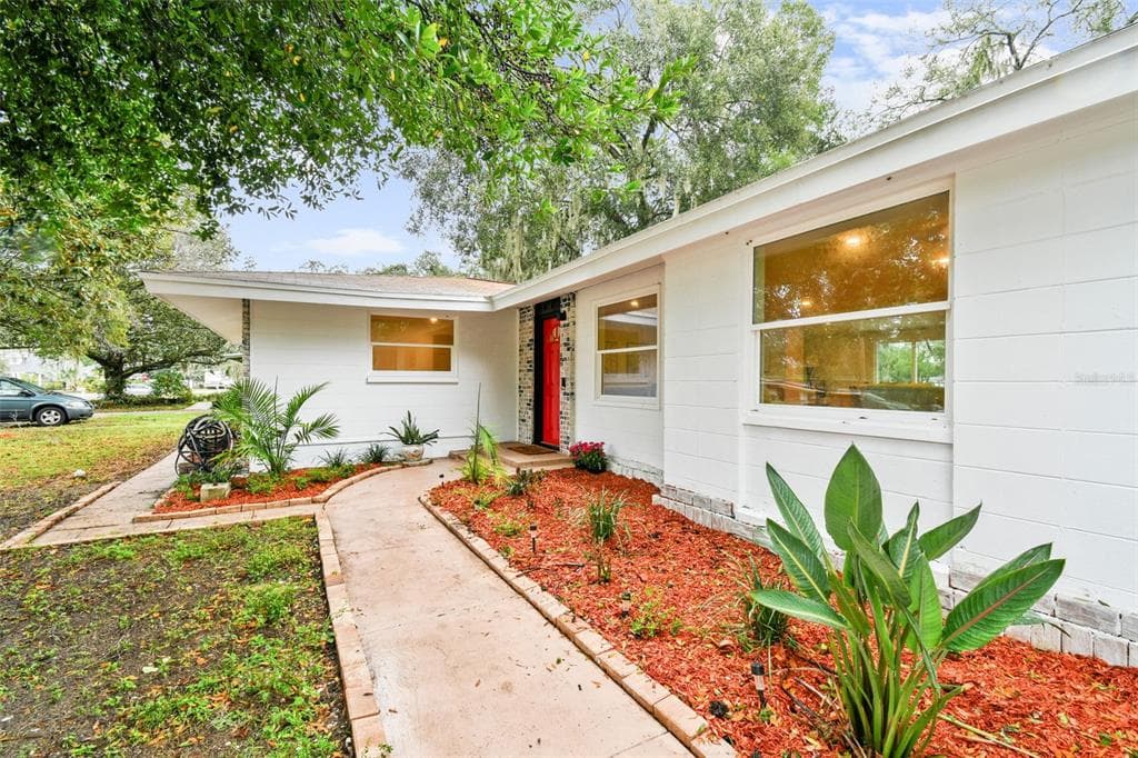 909 EASTWOOD DRIVE