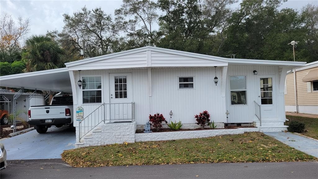 585 SKY HARBOR DRIVE UNIT 406 CLEARWATER, FL 33759