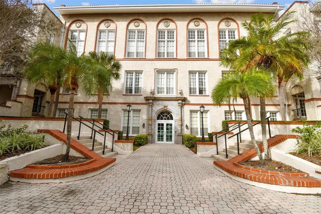 701 MIRROR LAKE DRIVE N UNIT 319 ST PETERSBURG, FL 33701