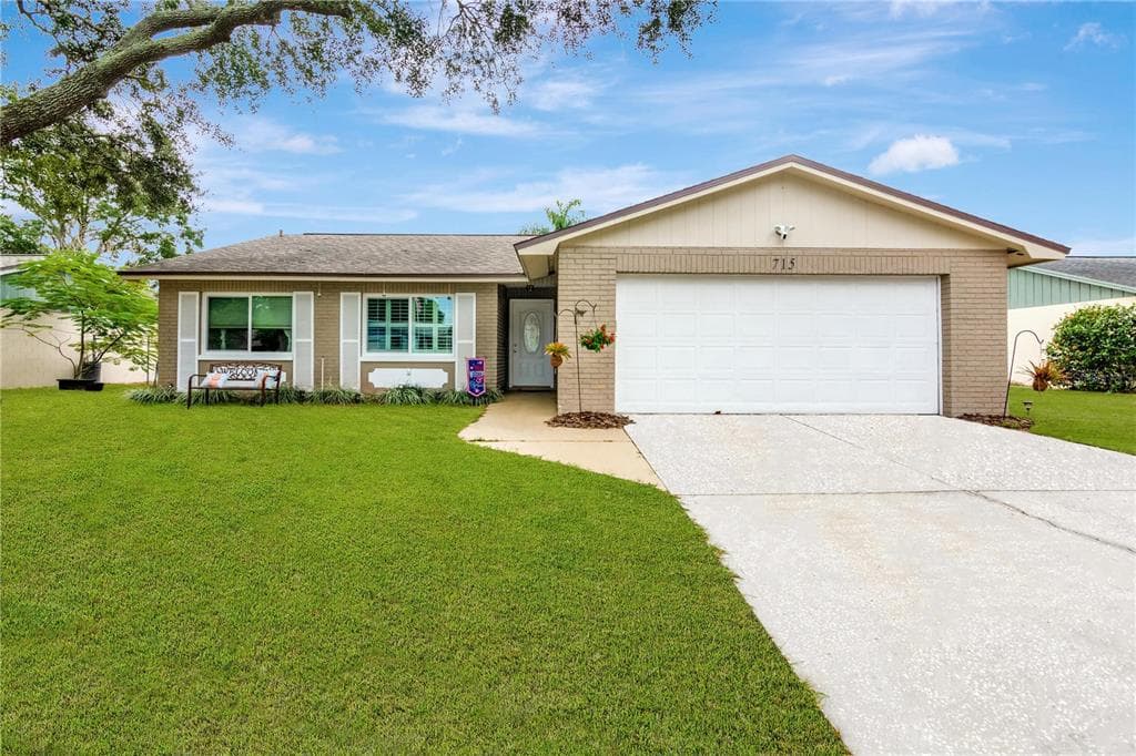 715 BREEZY DRIVE BRANDON, FL 33511