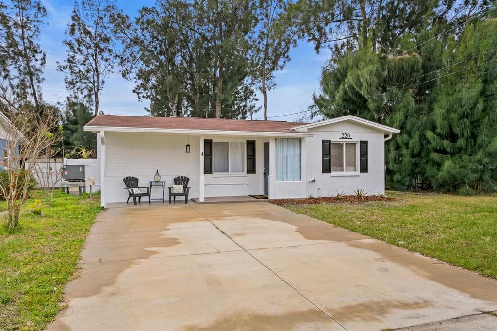 220 83RD AVENUE NE ST PETERSBURG, FL 33702
