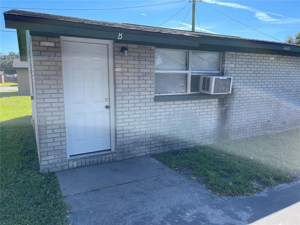 14007 CANDY COURT UNIT B TAMPA, FL 33613
