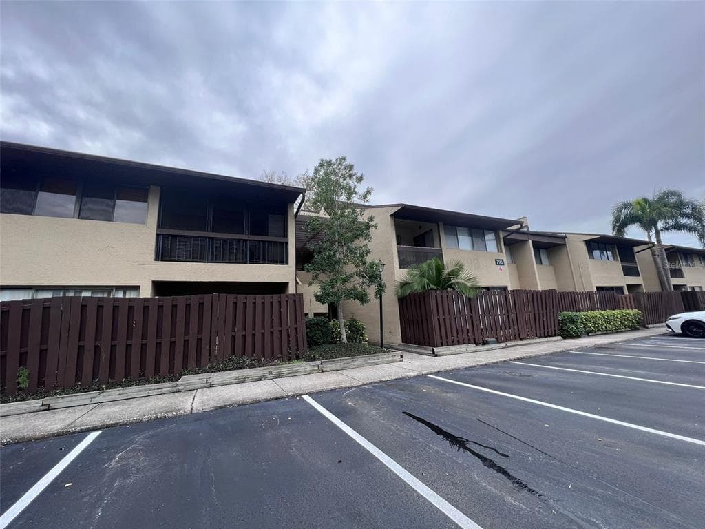 796 VILLAGE LAKE TERRACE N UNIT 104 ST PETERSBURG, FL 33716
