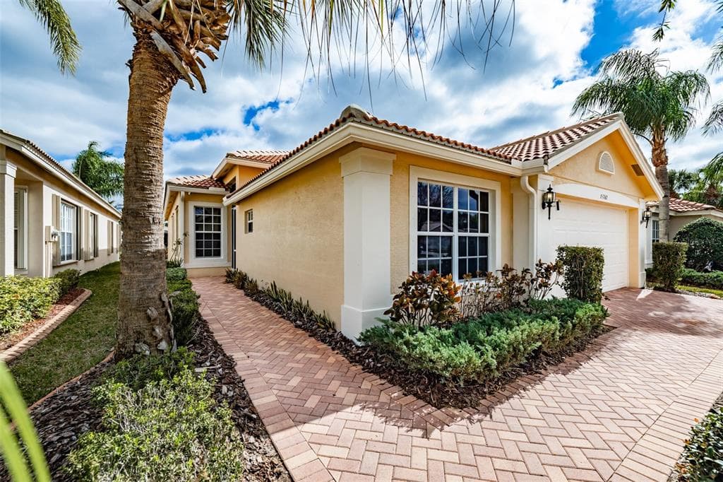 15762 CRYSTAL WATERS DRIVE WIMAUMA, FL 33598