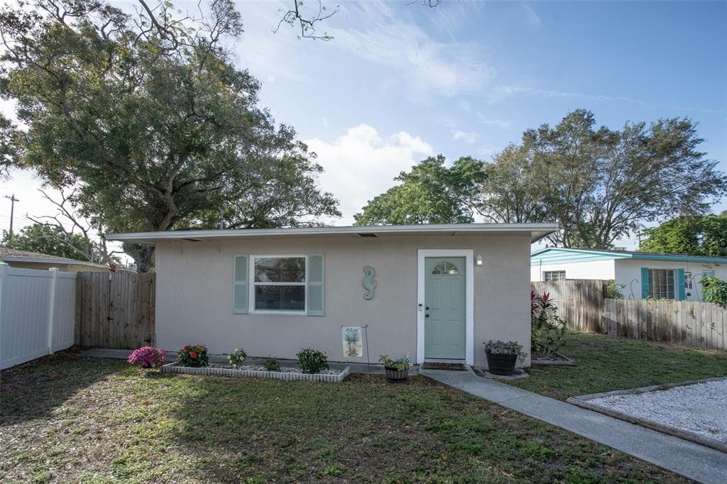 1910 16TH AVENUE N ST PETERSBURG, FL 33713