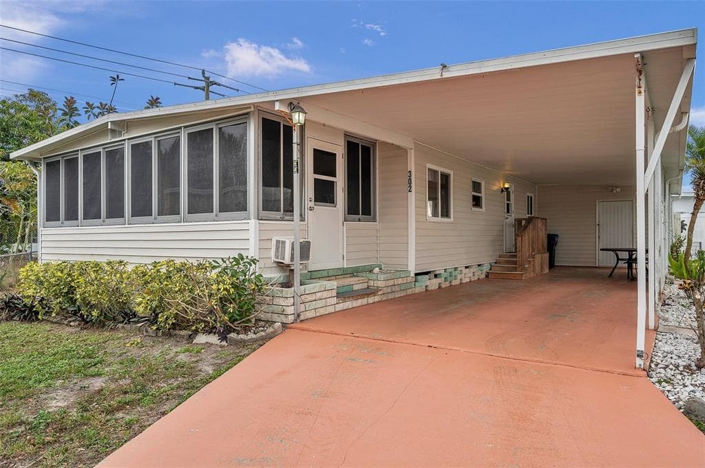 302 BRAZIL COURT BRADENTON, FL 34207