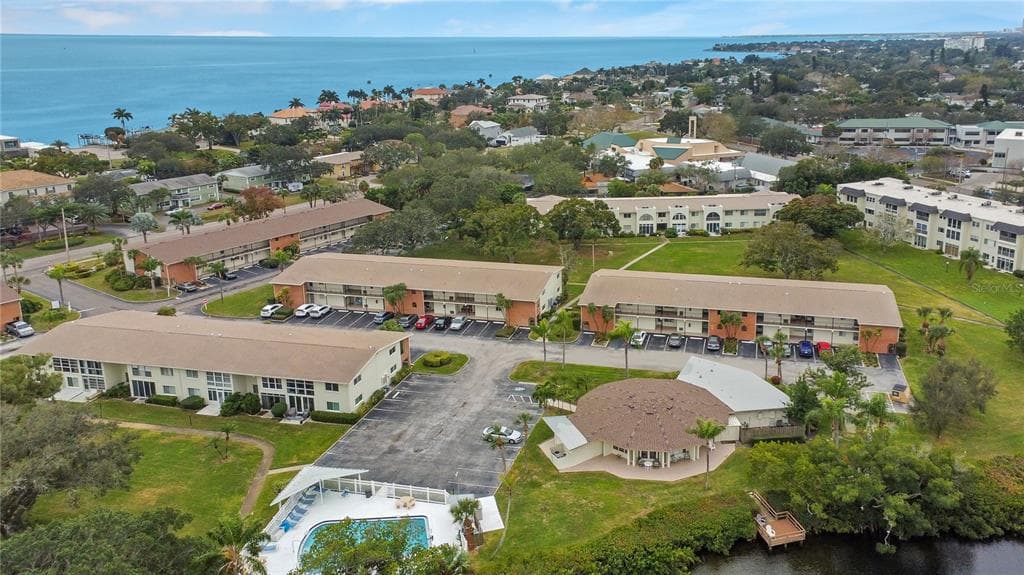 4520 OVERLOOK DRIVE NE UNIT 233 ST PETERSBURG, FL 33703
