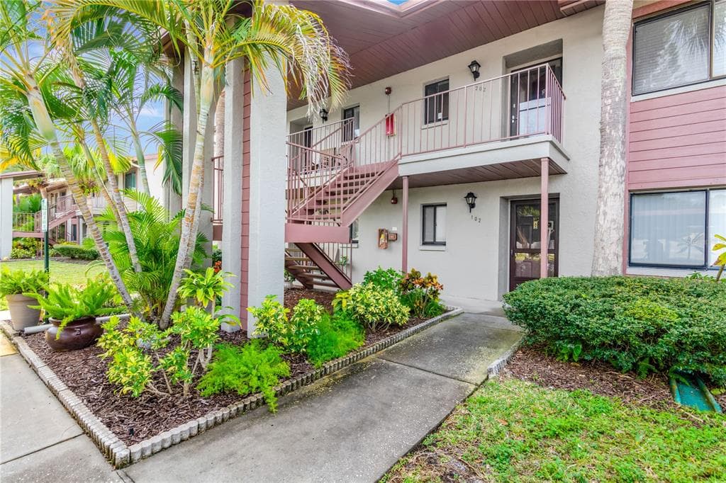 727 83RD AVE N UNIT 202 ST PETERSBURG, FL 33702