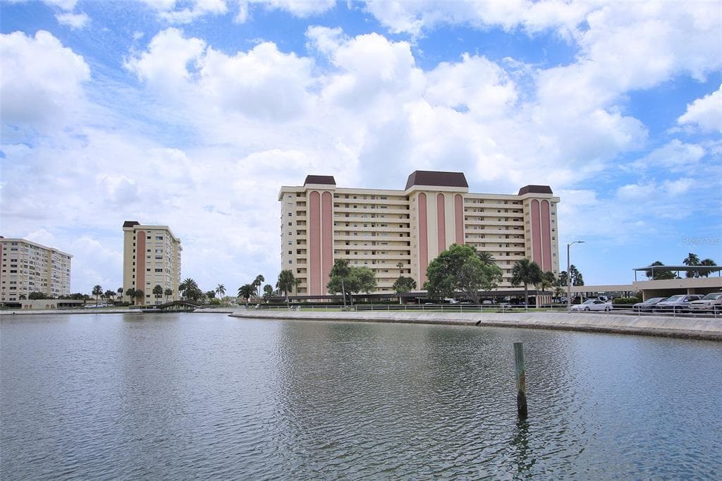 4775 COVE CIR CIRCLE UNIT 903 ST PETERSBURG, FL 33708