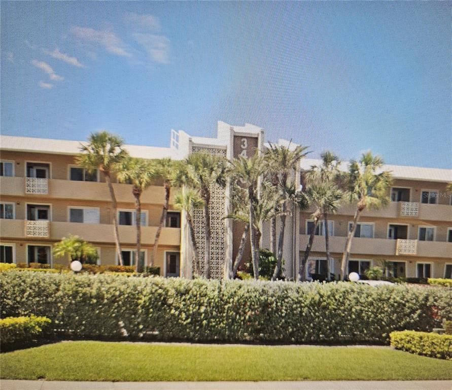3400 GULF BOULEVARD UNIT 104 BELLEAIR BEACH, FL 33786