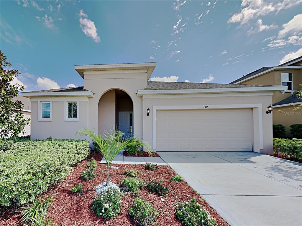 1316 ARONIMINIK DRIVE MOUNT DORA, FL 32757