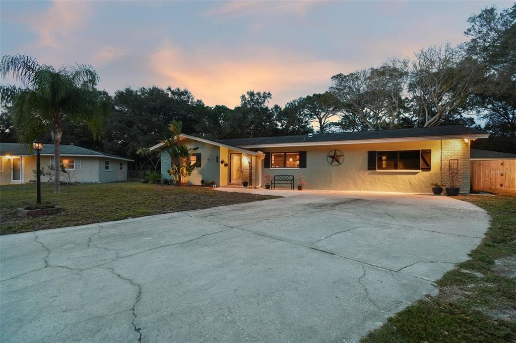2101 POINCIANA TERRACE CLEARWATER, FL 33760