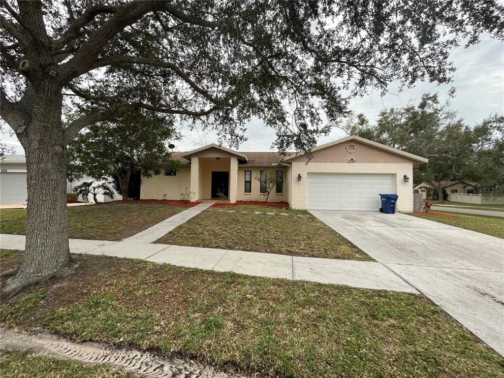 2297 CORK OAK STREET E SARASOTA, FL 34232
