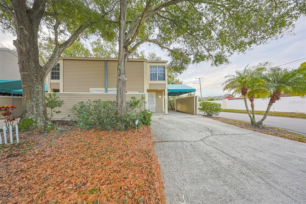 6924 LAKEVIEW COURT TAMPA, FL 33634