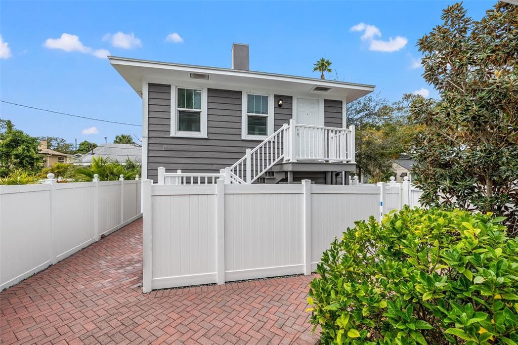 1301 28TH AVENUE N ST PETERSBURG, FL 33704
