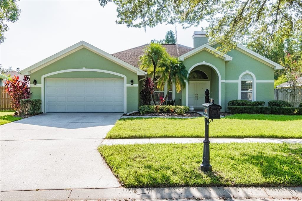 9813 WOODBAY DRIVE TAMPA, FL 33626