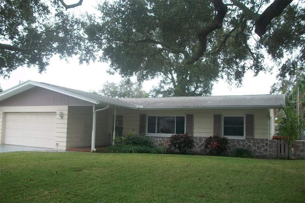 13448 PERIWINKLE AVENUE SEMINOLE, FL 33776