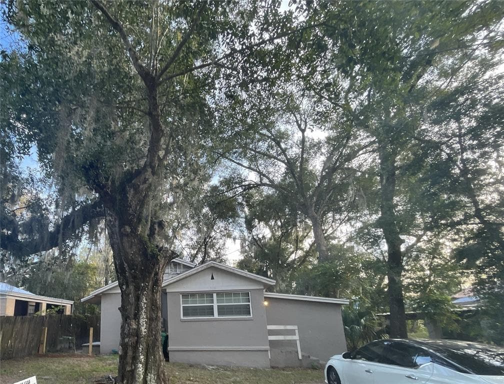 220 W CHELSEA STREET DELAND, FL 32720