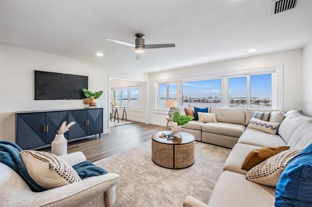 100 BLUFF VIEW DRIVE UNIT 504A
