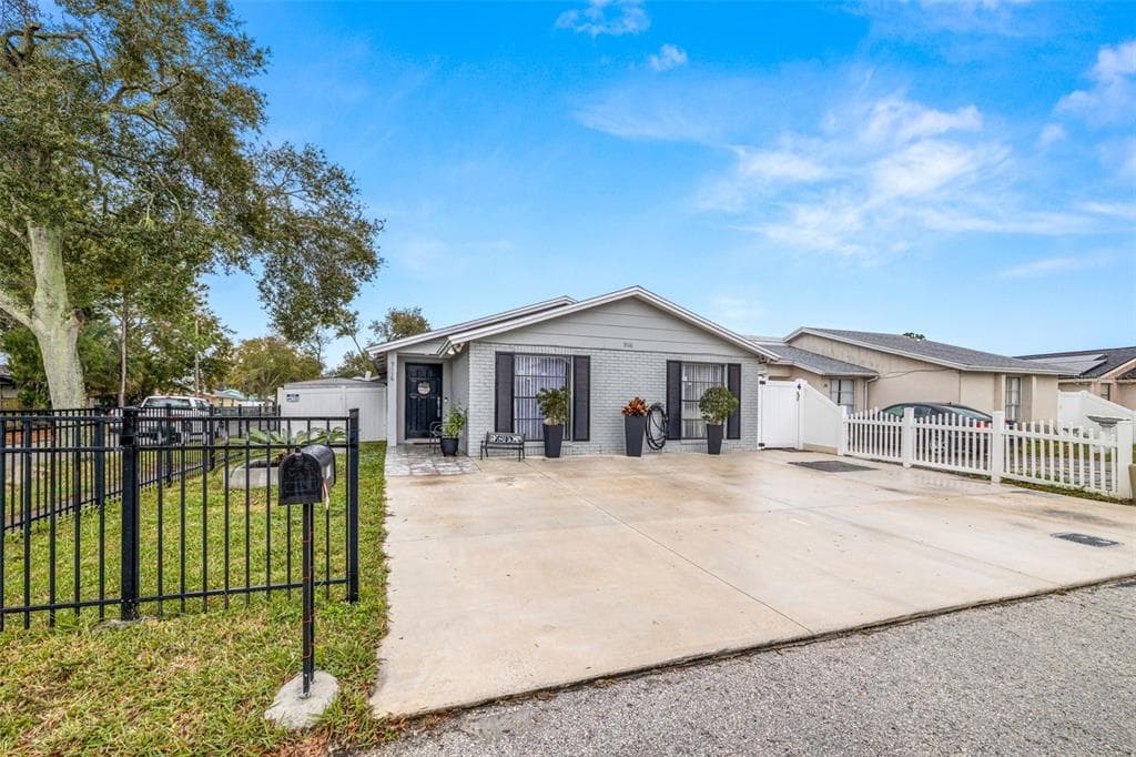 9116 BAYMEADOW COURT TAMPA, FL 33615