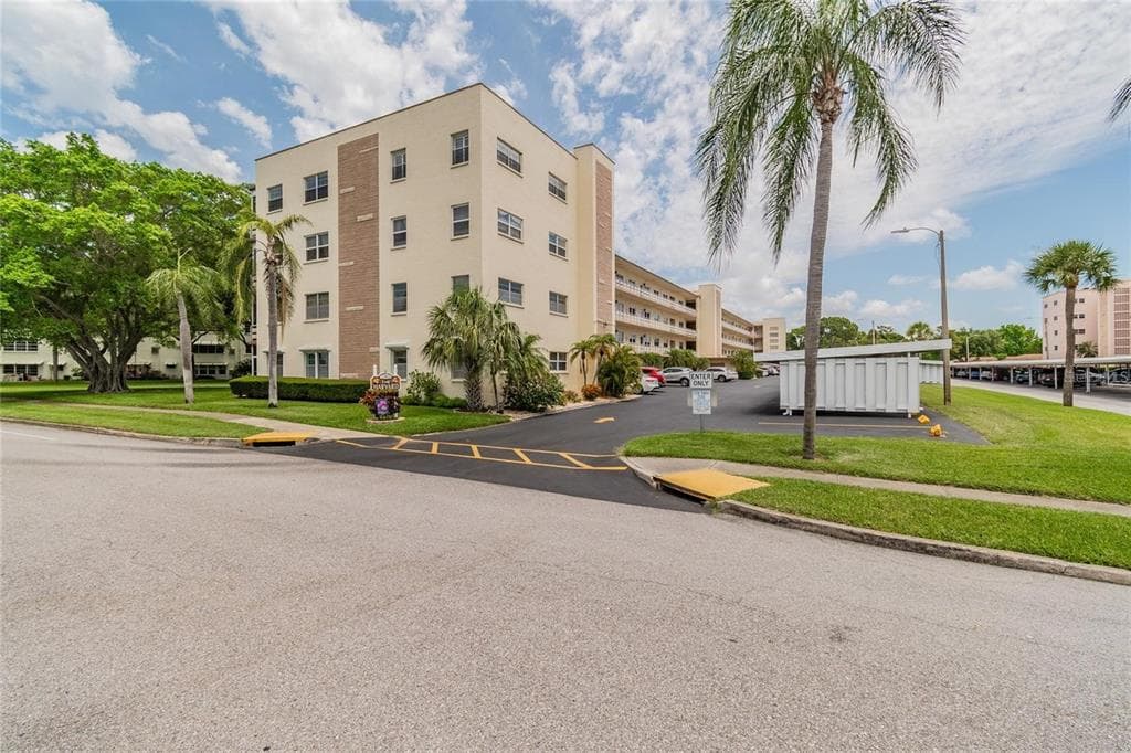 5705 80TH STREET N UNIT 105 ST PETERSBURG, FL 33709