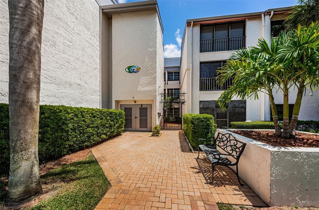 1001 TARTAN DRIVE UNIT 106 PALM HARBOR, FL 34684