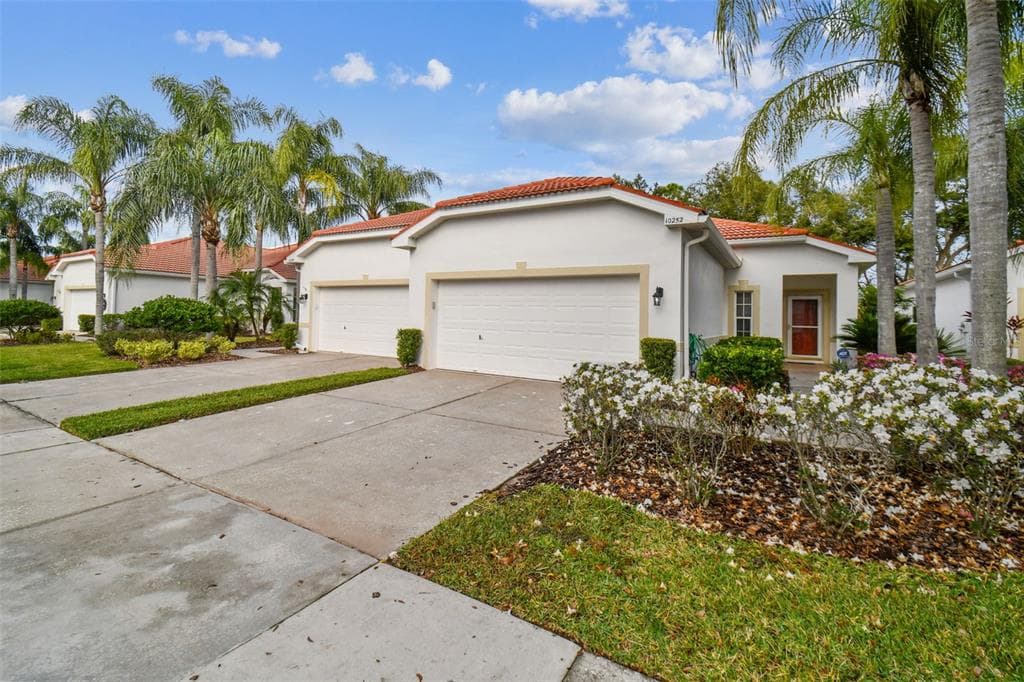 10252 DEVONSHIRE LAKE DRIVE TAMPA, FL 33647