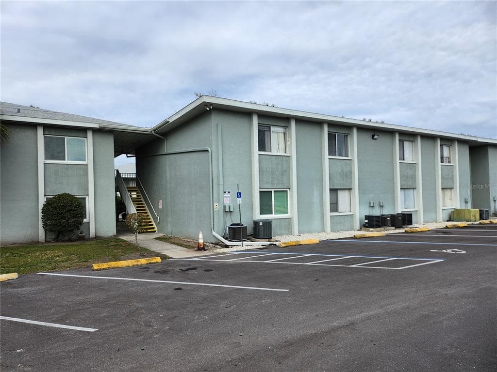 379 47TH AVENUE N UNIT 109 ST PETERSBURG, FL 33703