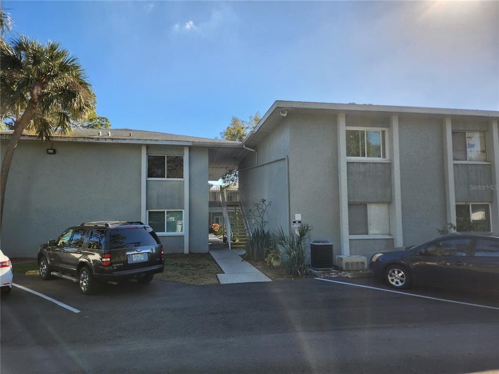 334 48TH AVENUE N UNIT 235 ST PETERSBURG, FL 33703