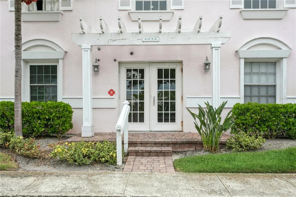 4834 BEACH DRIVE SE UNIT F ST PETERSBURG, FL 33705