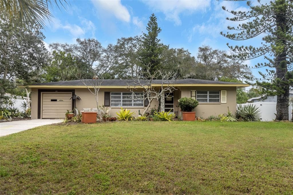 215 23RD AVENUE SE ST PETERSBURG, FL 33705