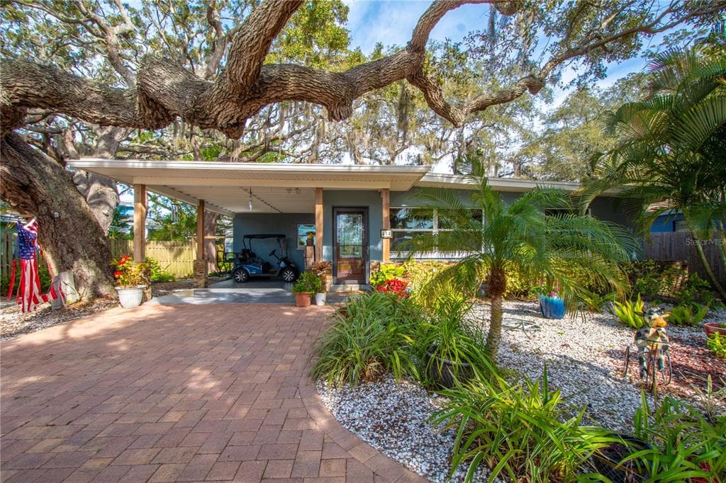 414 FLORIDA BOULEVARD CRYSTAL BEACH, FL 34681