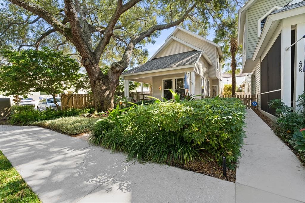 424 N 14TH AVENUE N ST PETERSBURG, FL 33701