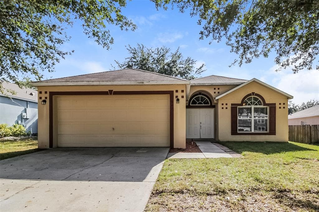562 WEKIVA BLUFF STREET APOPKA, FL 32712